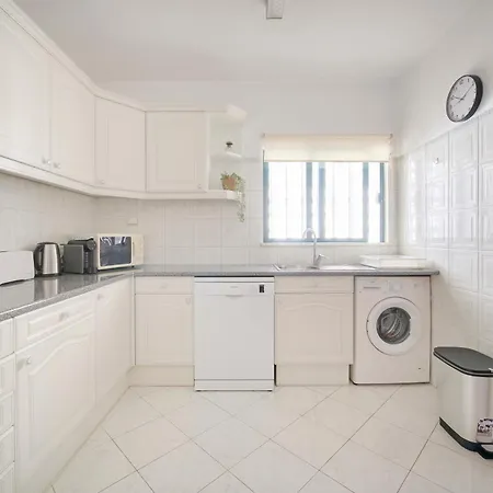 2 Bedroom By Apartment Quarteira