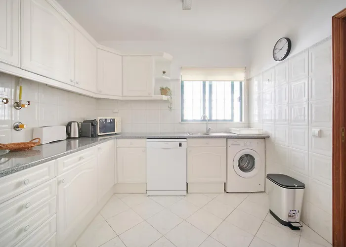 2 Bedroom By Apartman Quarteira