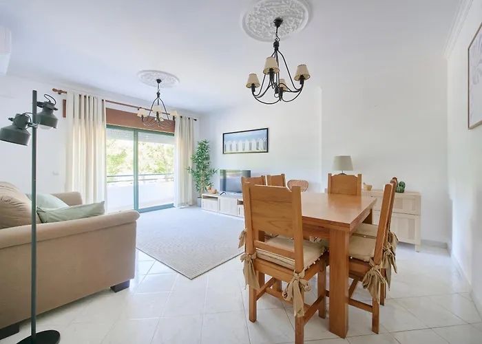 2 Bedroom By Apartman Quarteira